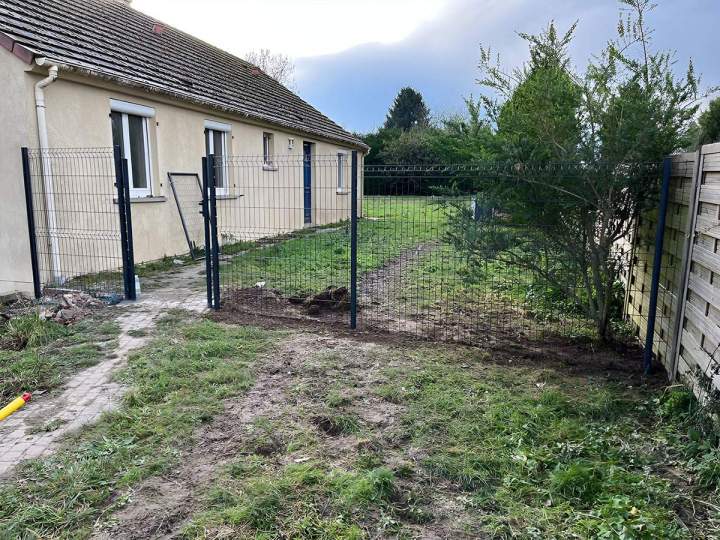 Poseur de clôtures Méru